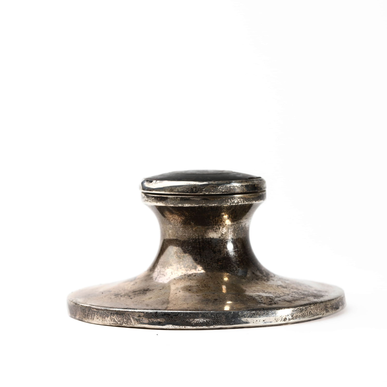 A VINTAGE SILVER-PLATED INKWELL WITH TORTOISESHELL LID INSERT (1 of 5)