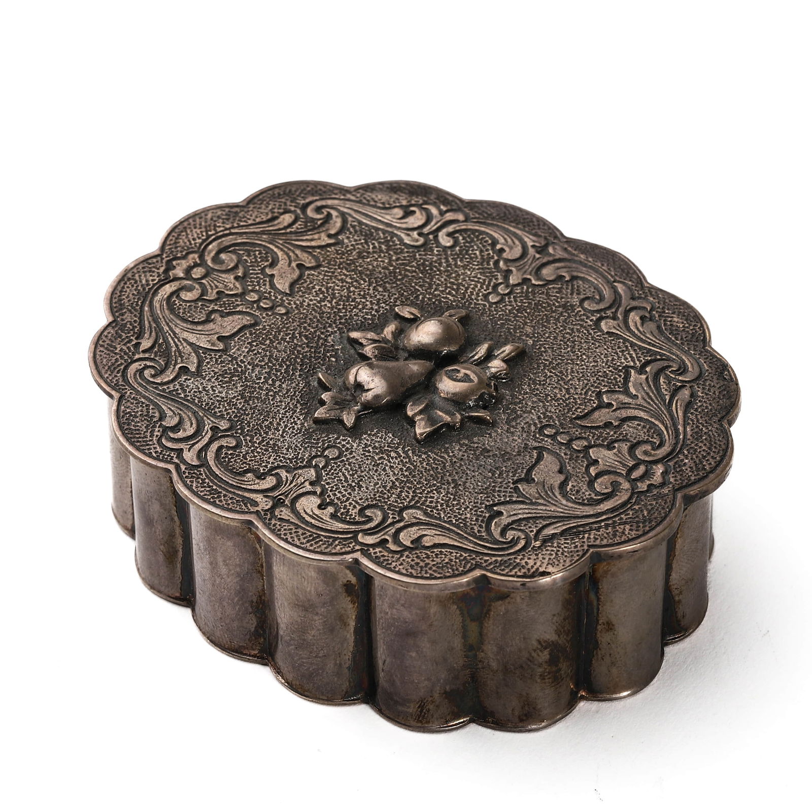 ITALIAN .925 SILVER SCALLOPED BOX WITH FRUIT FINIAL (1 of 5)