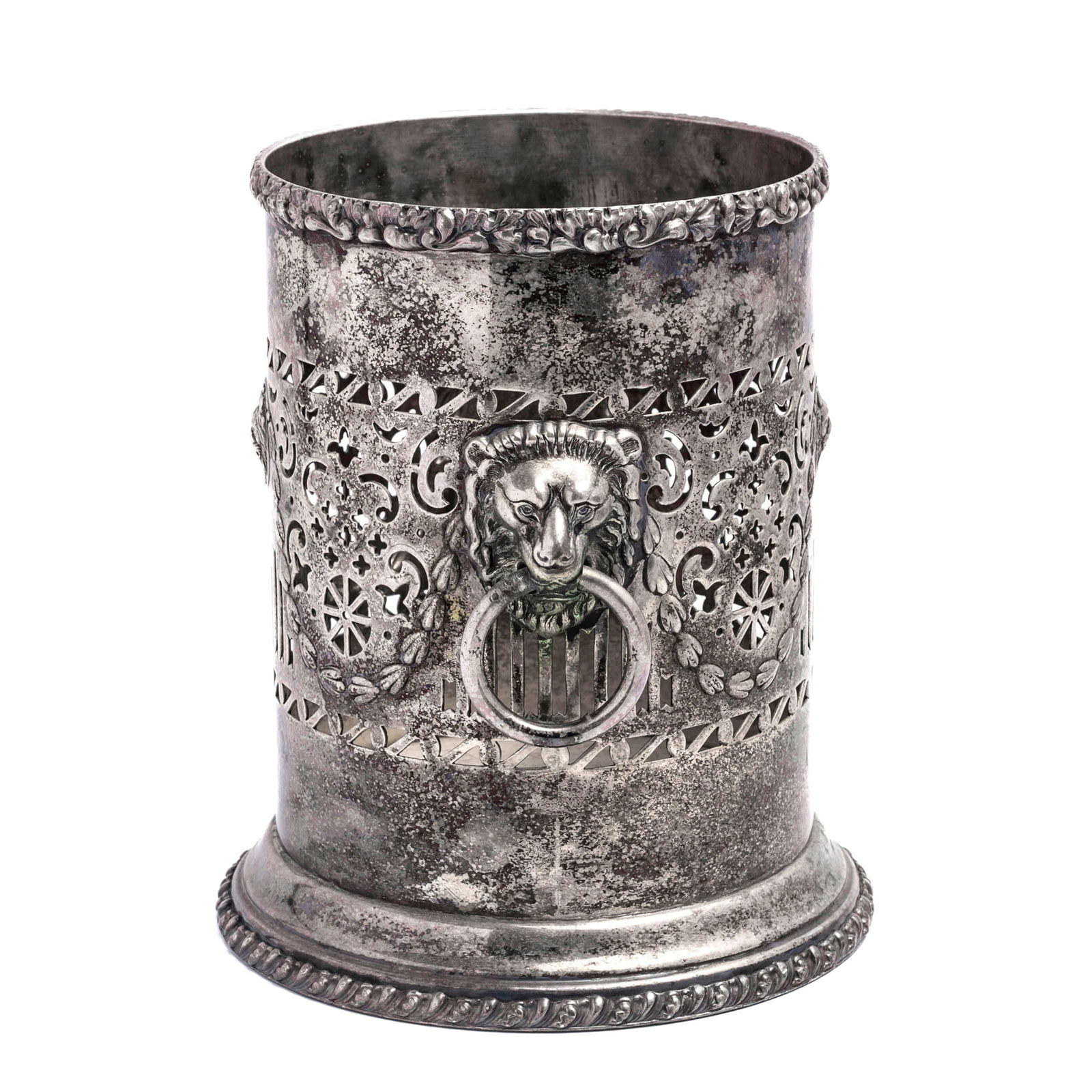 BRITISH SILVER-PLATED ICE BUCKET WITH LION-HEAD RINGS: Dimensions Height 6 1/2 in, Diameter 5 1/8 in (16.5 × 13 cm) Description A British antique silver-plated ice bucket featuring finely pierced decorative panels and a pair of sculpted lion-head ring ha
