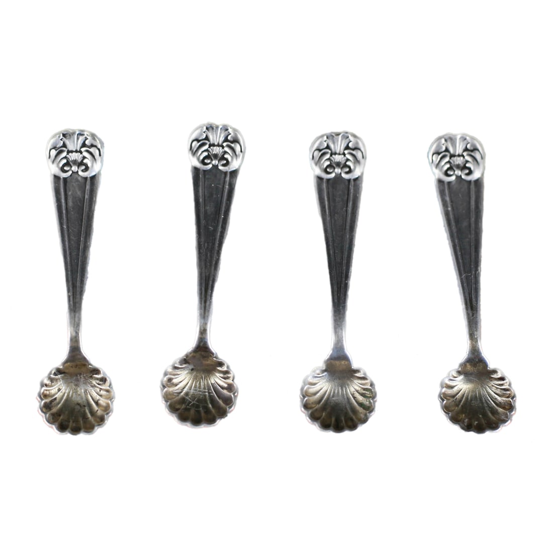 TIFFANY & CO. ELECTROPLATED SUGAR SPOON: Dimensions Length: 1 15/16 in (5 cm); Weight: 19.6 g Description An American Tiffany & Co. electroplated sugar spoon crafted in a shell-shaped form, with the handle stamped “TIFFANY & CO E.P.”