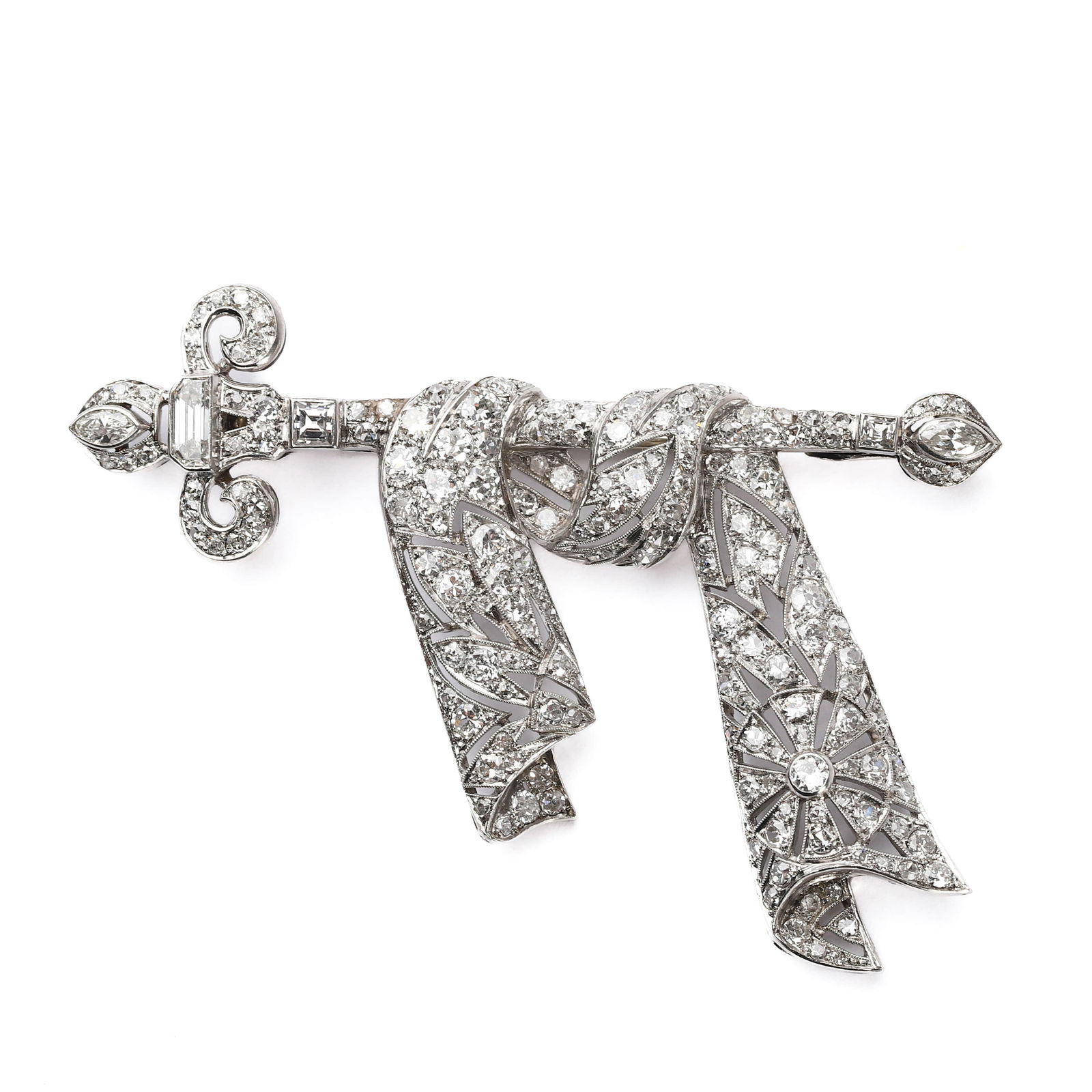 A FRENCH EDWARDIAN PLATINUM AND DIAMOND BROOCH, ARISTOCRATIC COMMISSION (1 of 7)