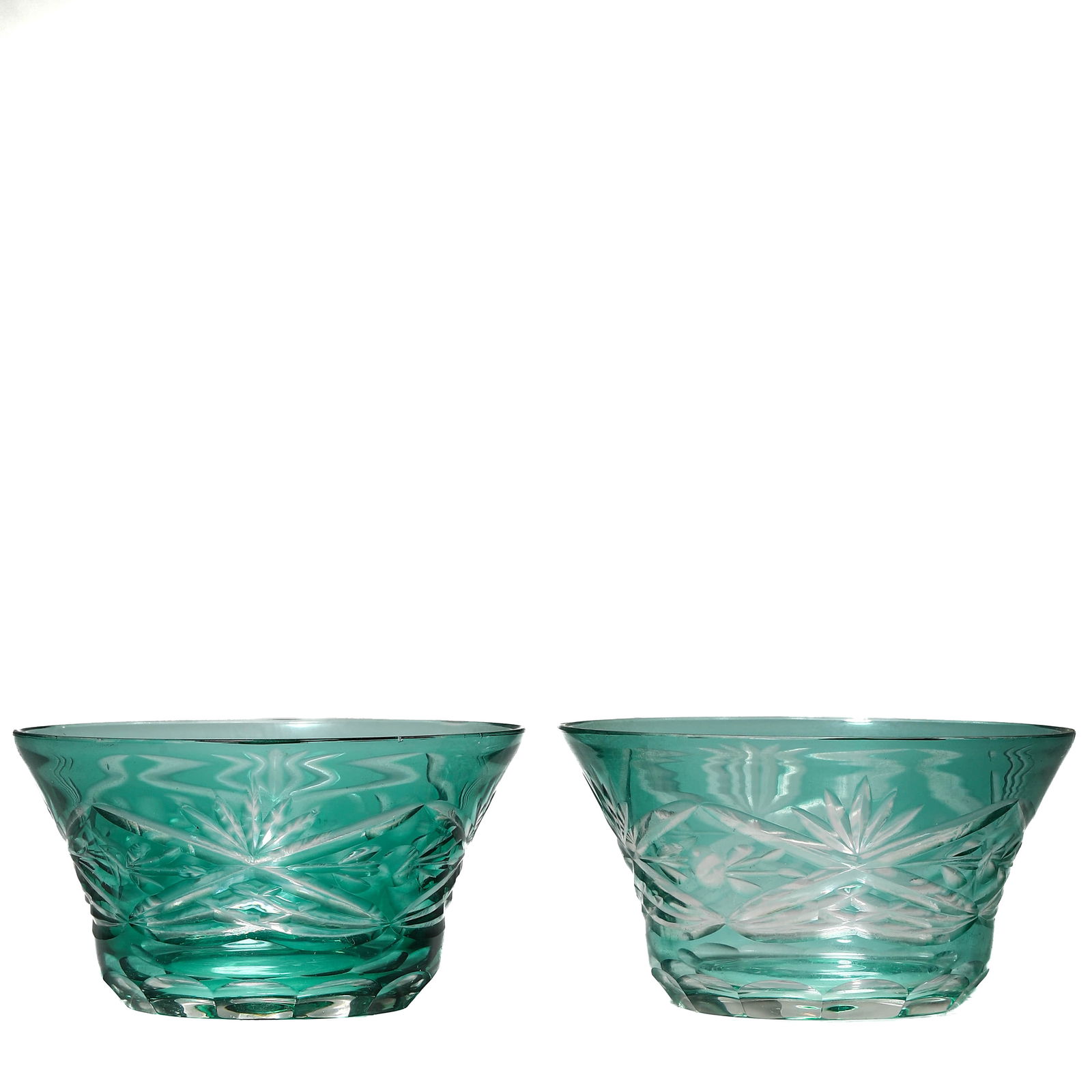 PAIR OF GREEN CUT GLASS BOWLS WITH ENGRAVED BAMBOO MOTIFS: Dimensions: Height: 2 3/4 in. (7 cm), Diameter: 5 1/8 in. (13 cm)