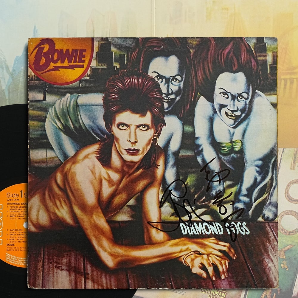 DAVID BOWIE SIGNED "DIAMOND DOGS" UK LP (1 of 7)