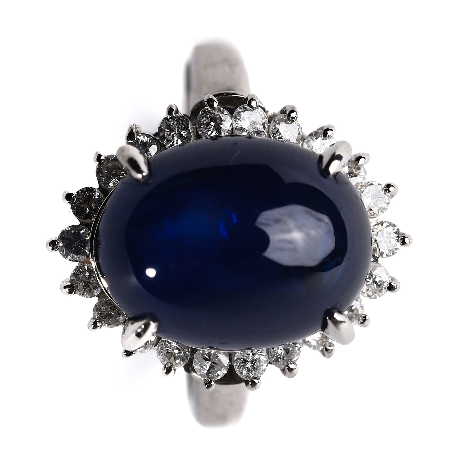 Natural sapphire ring. (1 of 6)