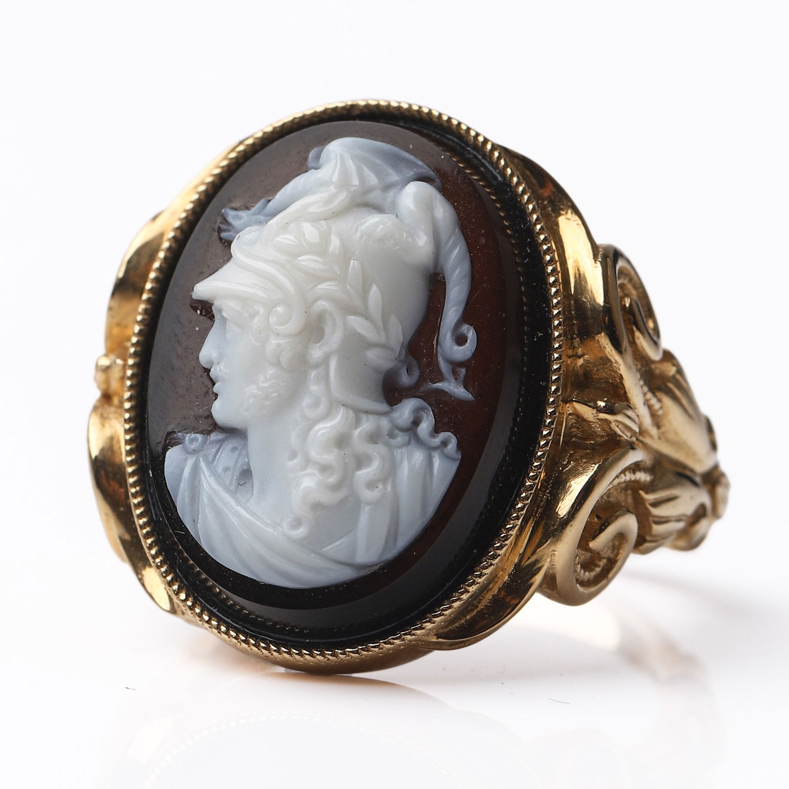 A GOLD RING WITH CAMEO OF A CLASSICAL WARRIOR (1 of 5)