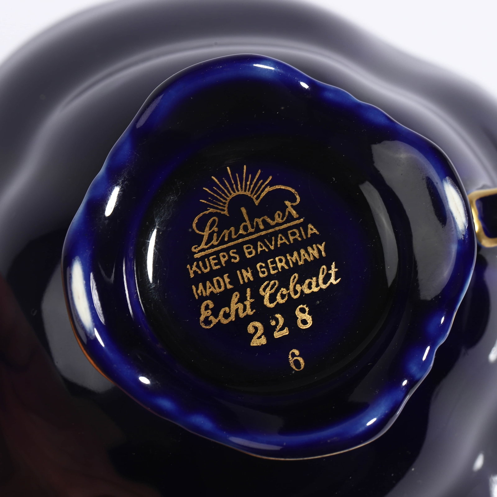 A BAVARIAN COBALT-GILT PORCELAIN CUP AND SAUCER SET - 8