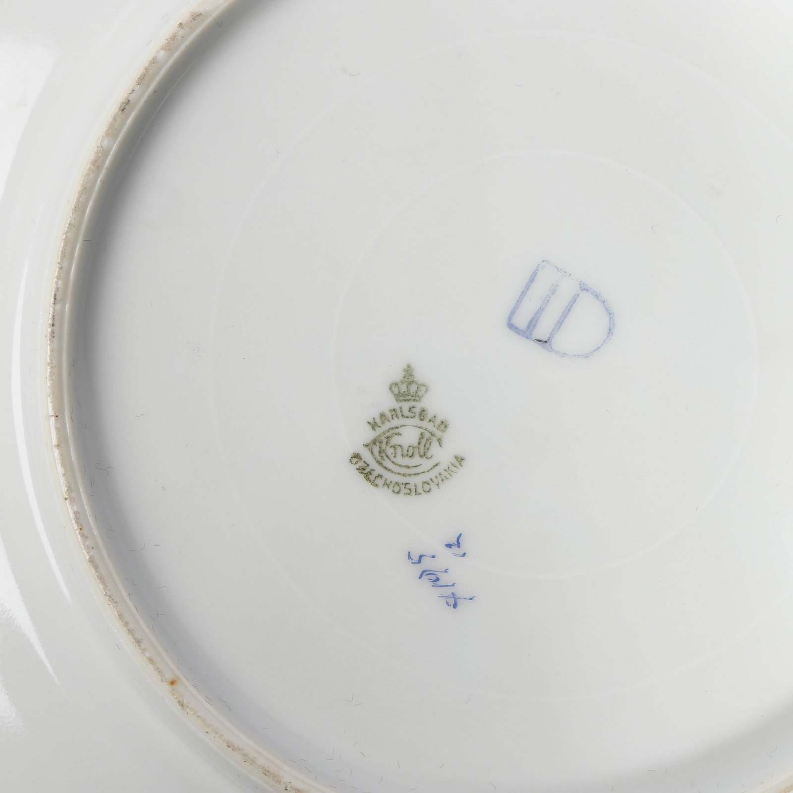 A CONTINENTAL PORCELAIN CUP AND SAUCER SET - 5