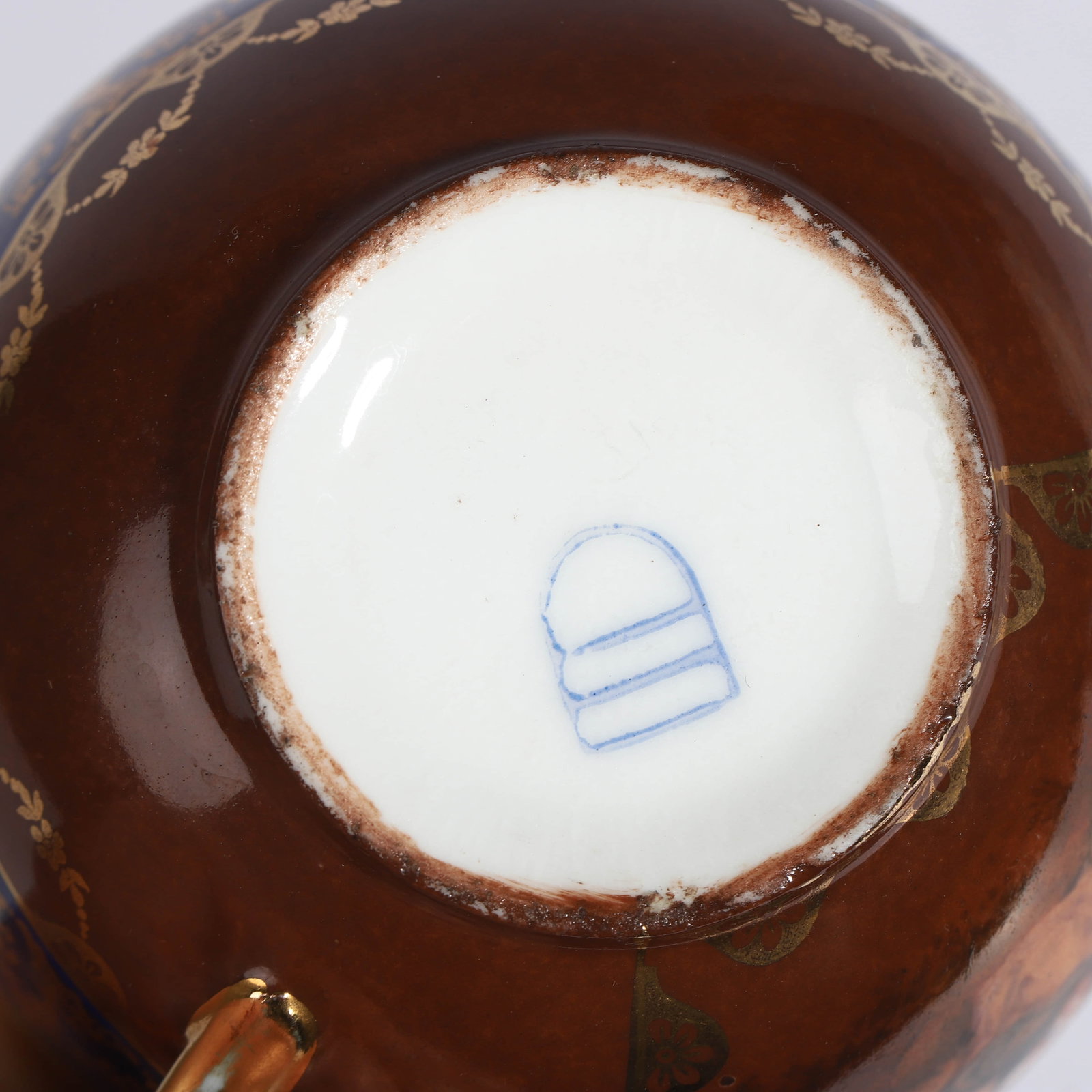 A CONTINENTAL PORCELAIN CUP AND SAUCER SET - 8