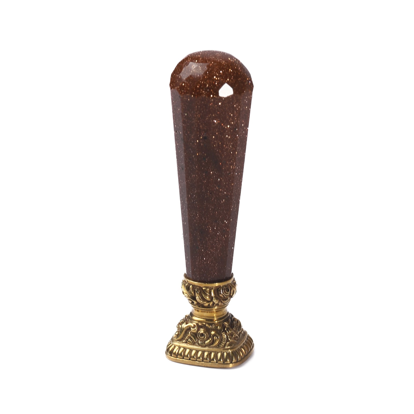 A GOLD-MOUNTED HARDSTONE DESK SEAL WITH HERALDIC INTAGLIO (1 of 4)