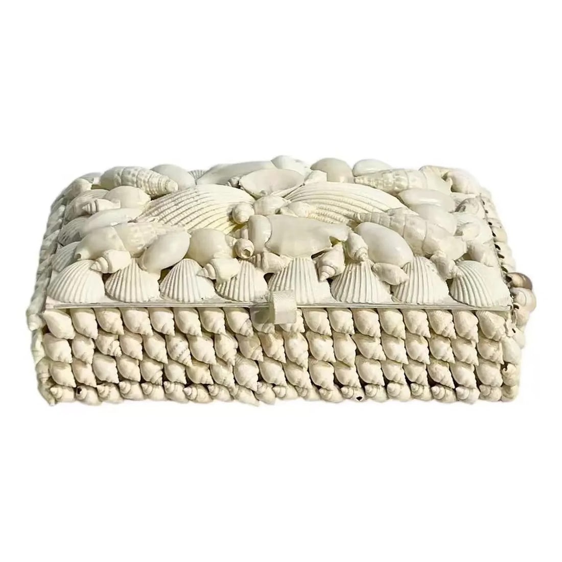 DECORATIVE SHELL-COVERED RECTANGULAR TRINKET BOX: DECORATIVE SHELL-COVERED RECTANGULAR TRINKET BOX Description: The lot consists of a rectangular decorative trinket box entirely adorned with natural seashells; the lid is arranged with a relief compos