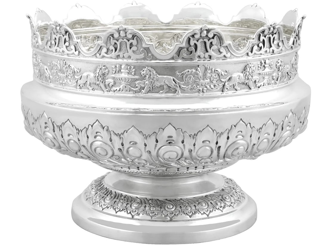 SILVER-STYLE FOOTED BOWL WITH PIERCED FLORAL DECORATION (1 of 3)