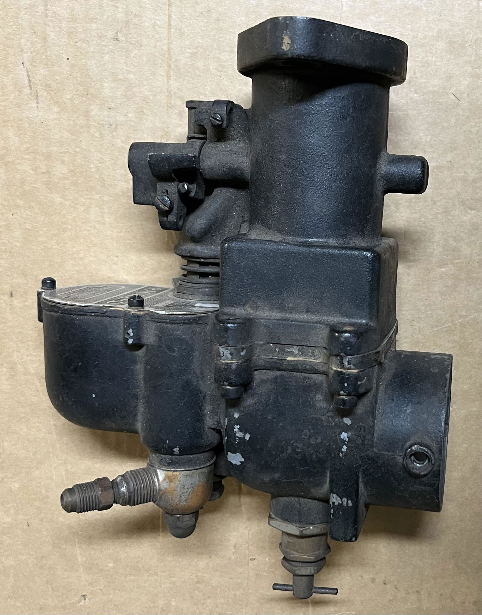 Packard large eight Detroit Lubricator carburetor (1 of 3)