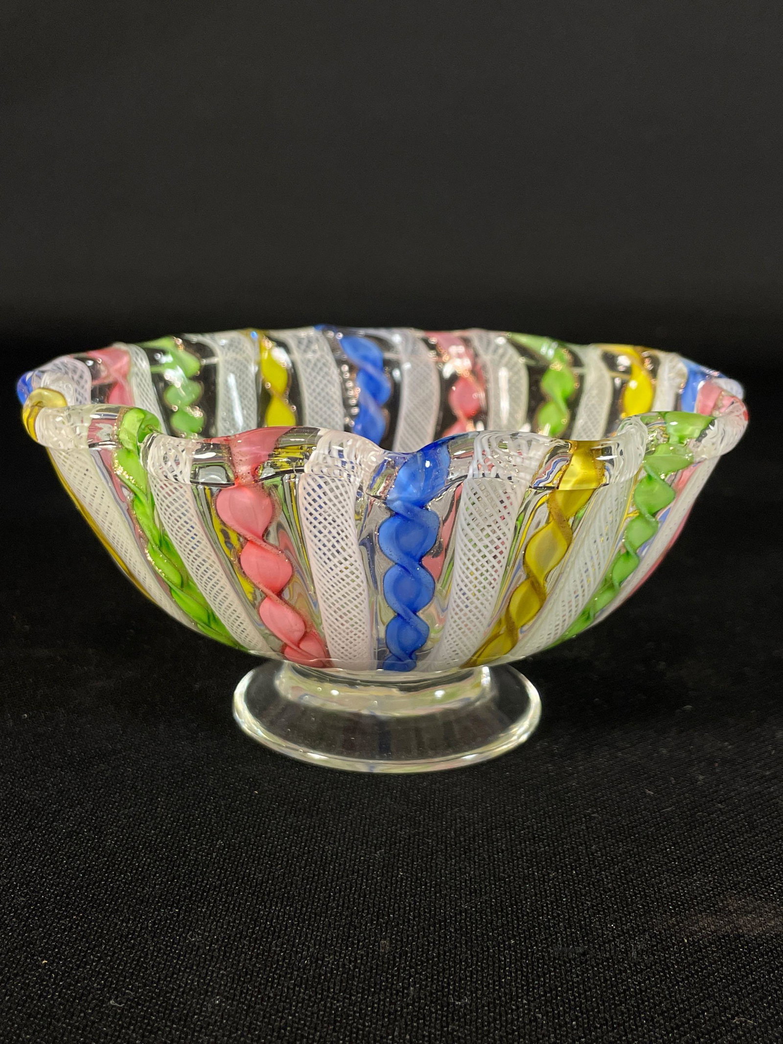 Ribbon & Lace Hand Made Art Glass Bow w/ Ruffled Edge Made In Murano Italy: 5-1/2"dia x 2-3/4"
