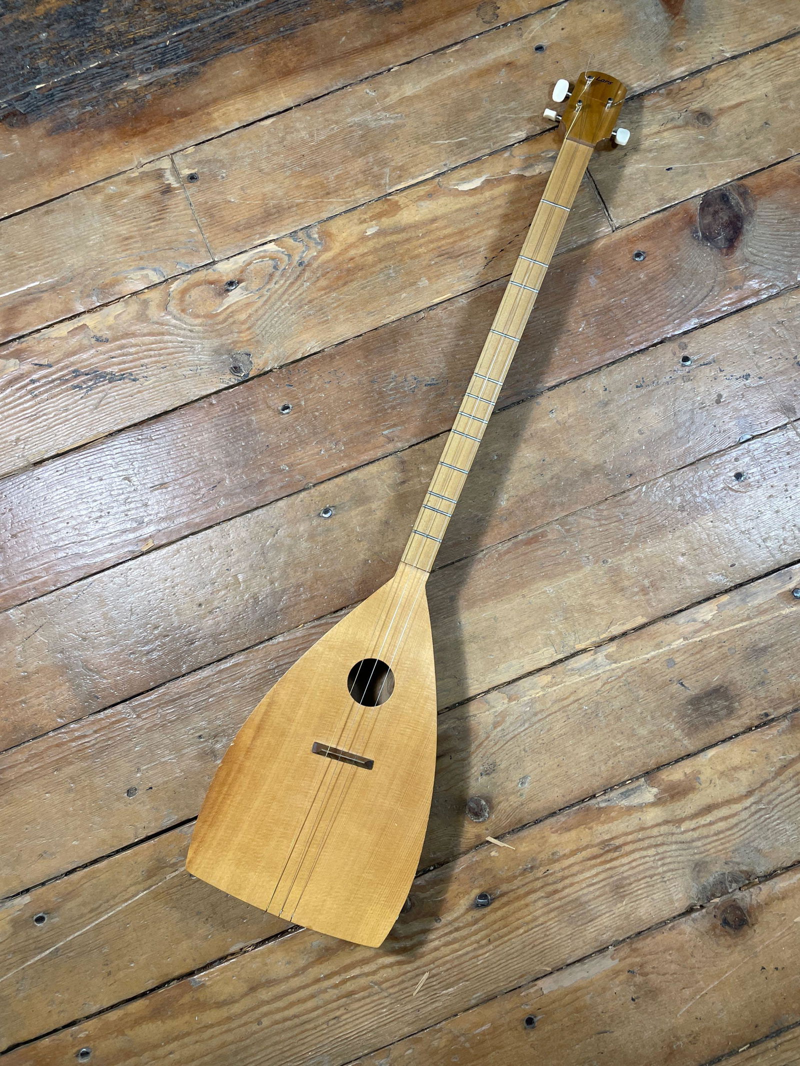 Cigar Box Strum Stick Guitar (1 of 4)