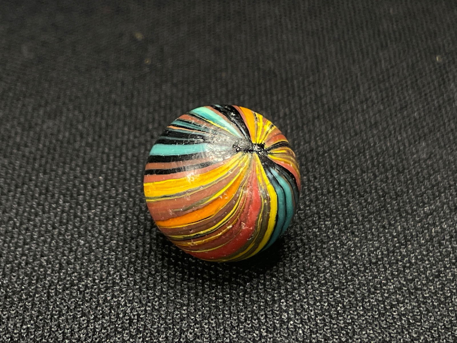 Indian Swirl, Near 360 Degree Swirl w/ Light Pocket Wear, Size 9/16" German (1 of 2)