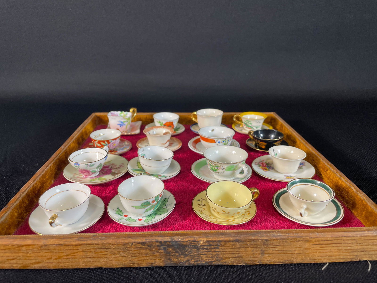 (16) Miniature Tea Cups and Saucers: ...