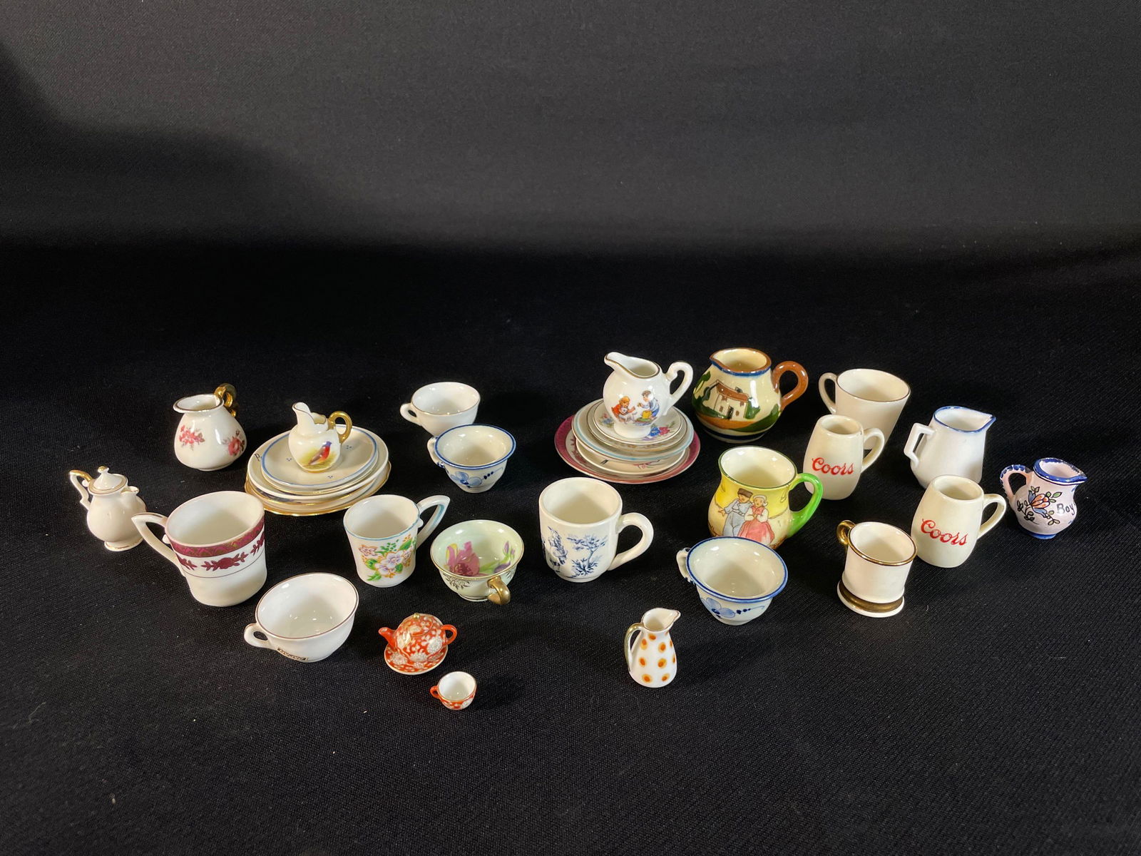 (29) Misc. Miniatures Saucers, Tea Pots, and Cups (1 of 4)