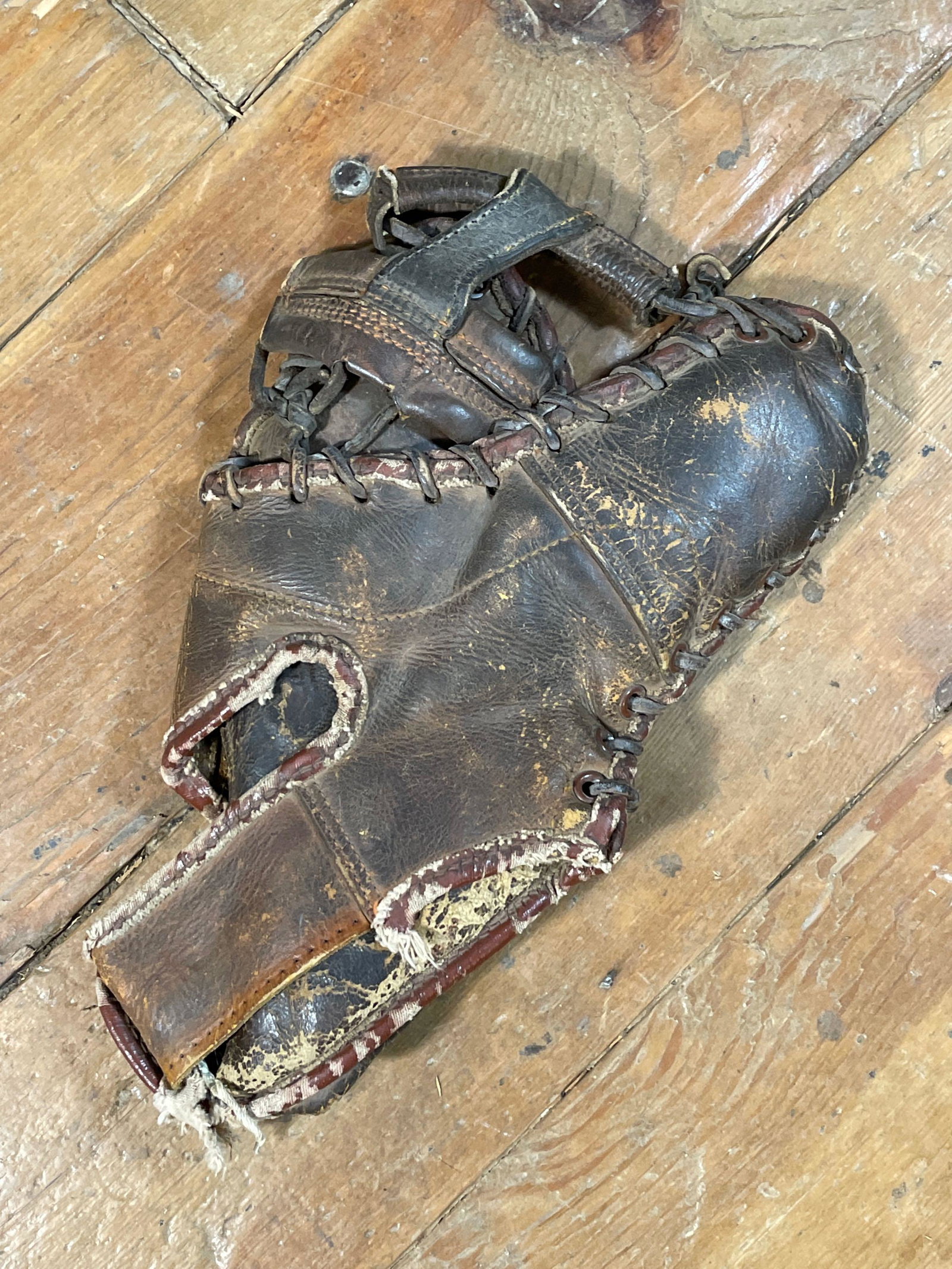 First Basemen's Leather Claw Baseball Mitt: ...
