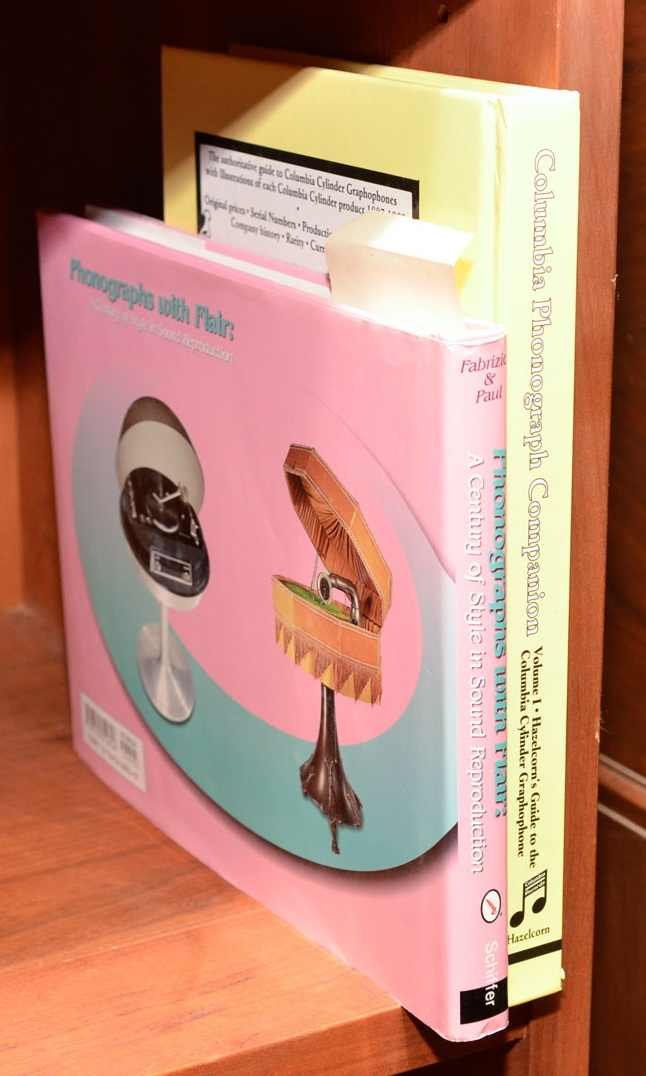 2 BOOKS ON PHONOGRAPHS: COLUMBIA PHONOGRAPH COMPAN: 2 BOOKS ON PHONOGRAPHS: COLUMBIA PHONOGRAPH COMPANION VOLUME 1 & PHONOGRAPHS WITH FLAIR