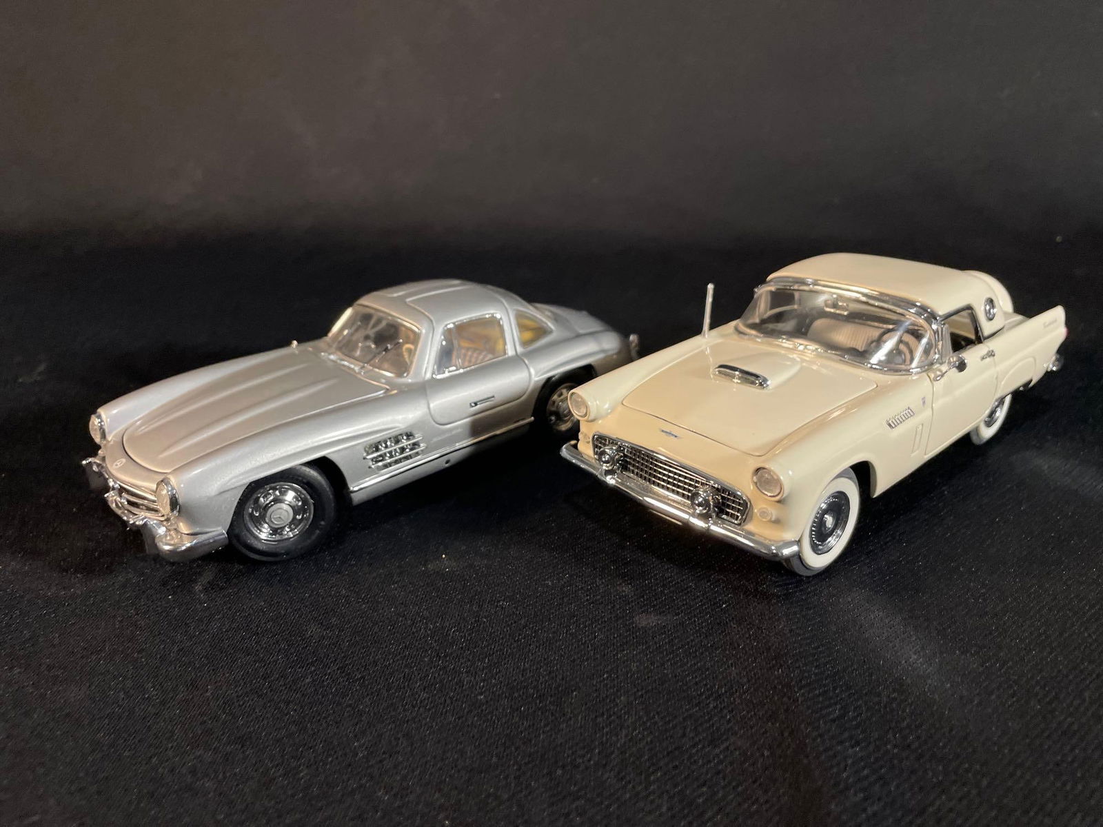 (2) Franklin Mint Die-cast Collectible toy Cars (1 of 5)