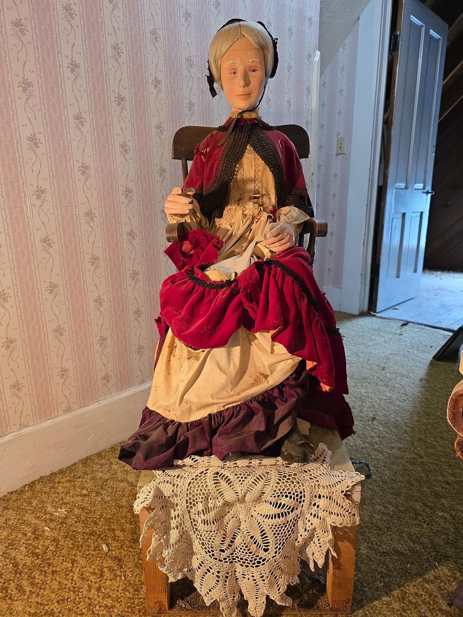 1940's mechanical store window display rocking grandmother (1 of 4)