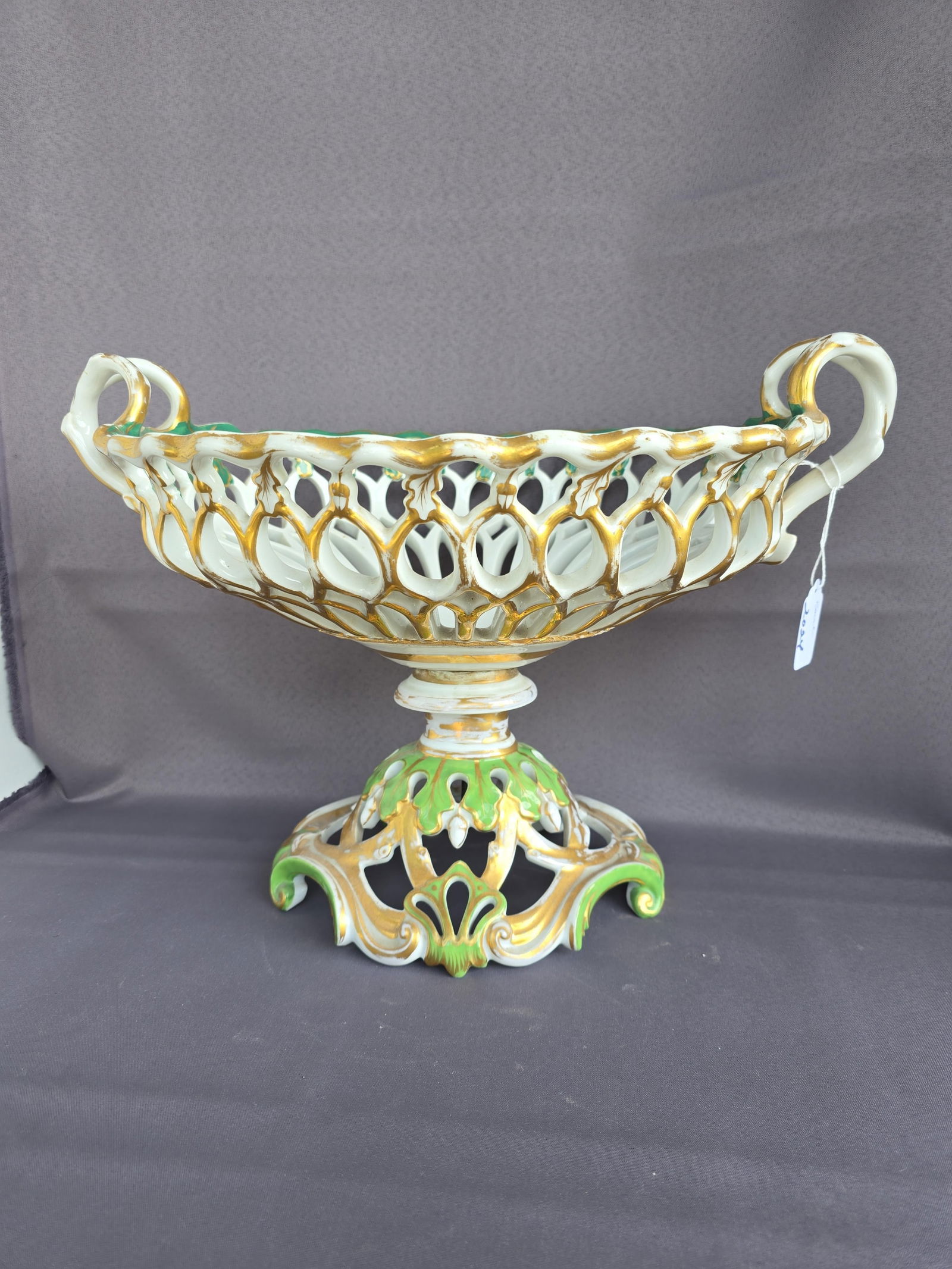 Victorian pierced/reticulated center bowl for table: Meissen/Capodimonte style 10" x 14" Low Estimate: 50.00 High Estimate: 150.00