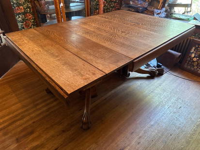 1900 solid oak claw foot dinning table: 50" wide extends to 94" with leaves 47" wide Low Estimate: 200.00 High Estimate: 500.00