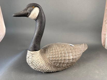 Paper mache Canadian goose decoy: 24" long Low Estimate: 10.00 High Estimate: 20.00
