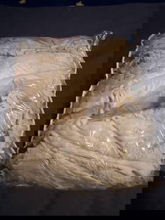 Large bag full of doilies, lace, linen, etc, see photo's: Large bag full of doilies, lace, linen, etc, see photo's  Low Estimate: 10.00 High Estimate: 20.00