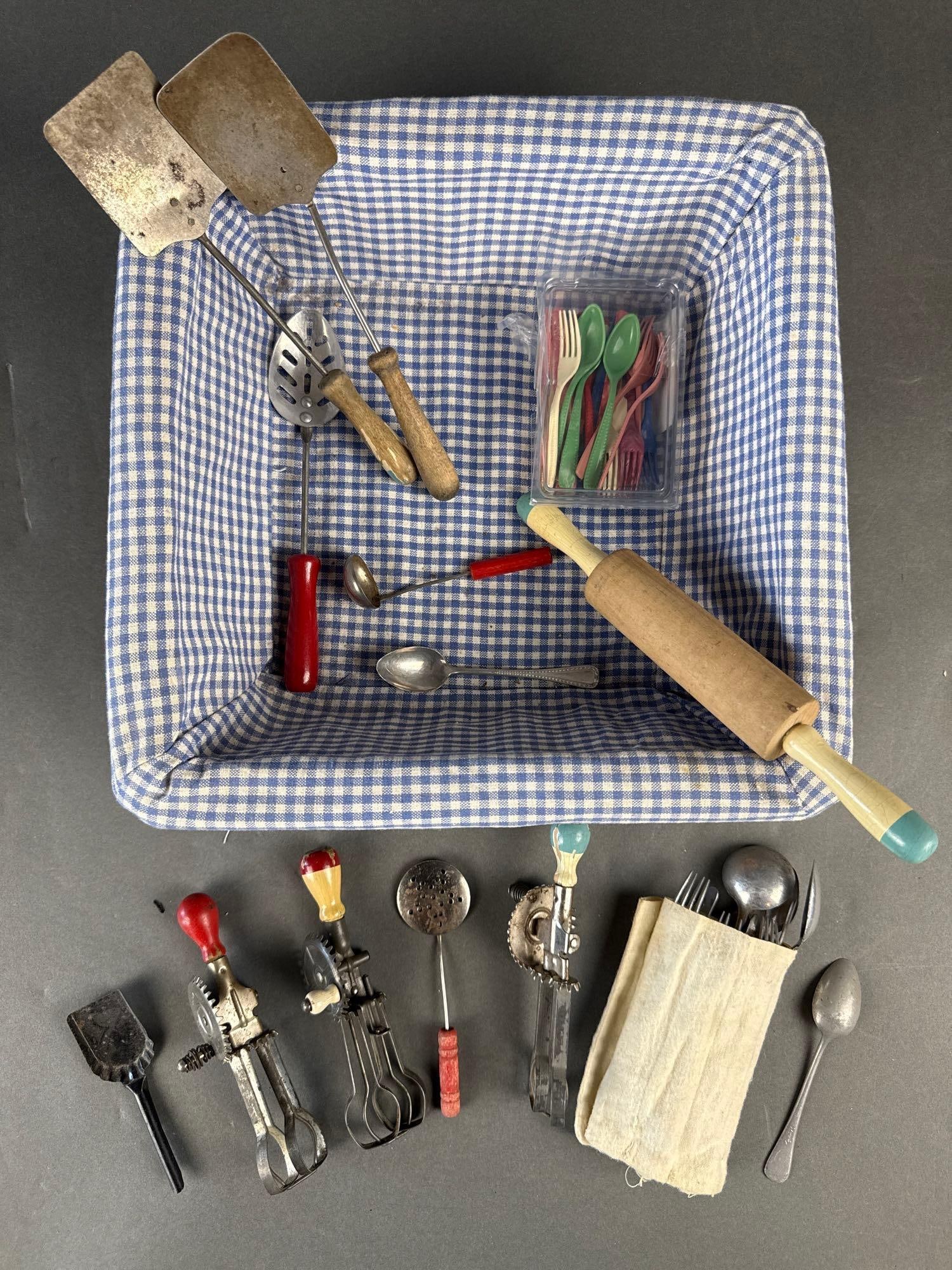 10 childrens baking utensils and a roll of table flatware (1 of 1)