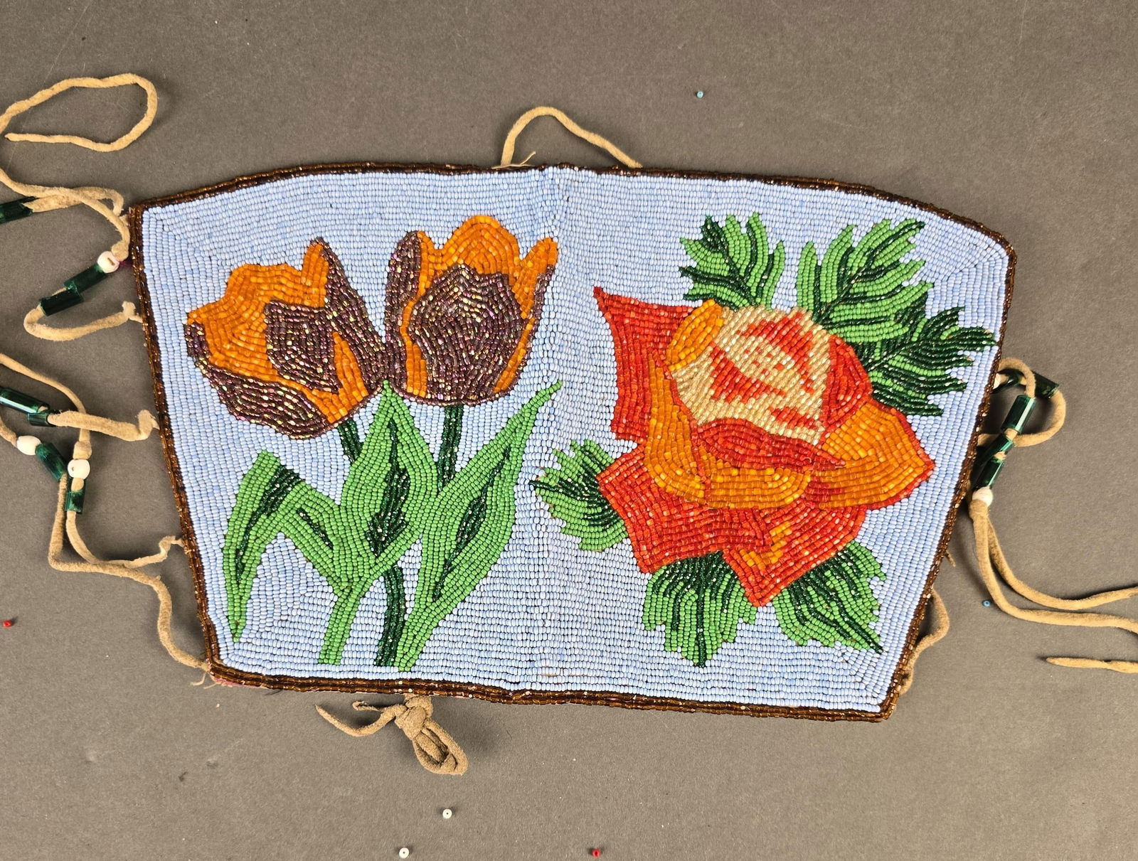 (1) Native American beaded cuff: Nez Perce Low Estimate: 20.00 High Estimate: 40.00