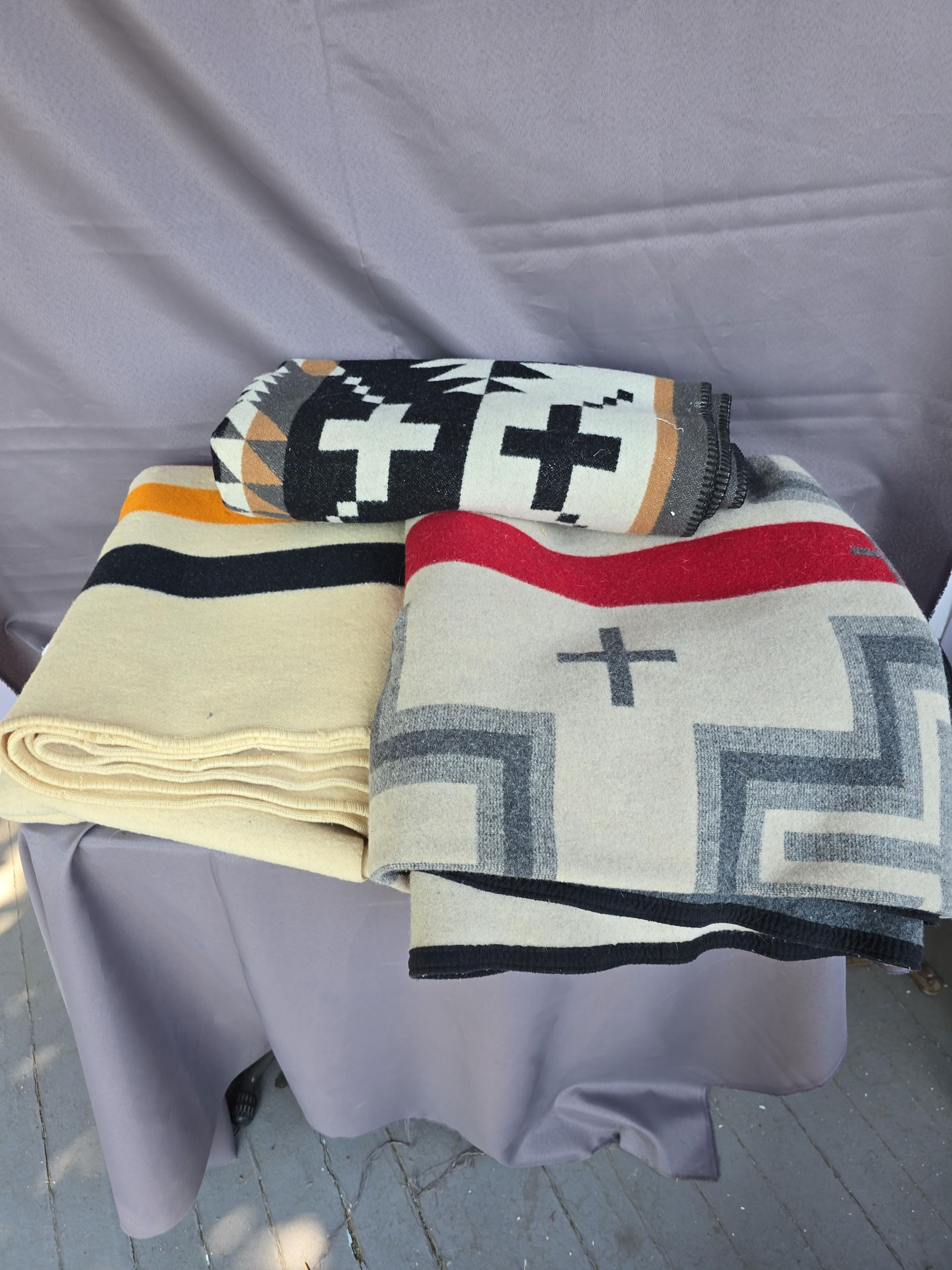 3 Pendleton wool blankets (1 of 4)
