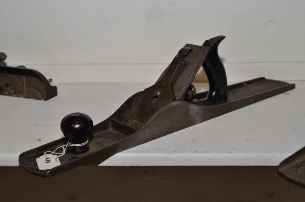 UNMARKED MODEL #KK7 PLANE. CAST IRON W/ KNOB. 22" X 2 1: UNMARKED MODEL #KK7 PLANE. CAST IRON W/ KNOB. 22" X 2 1/2"