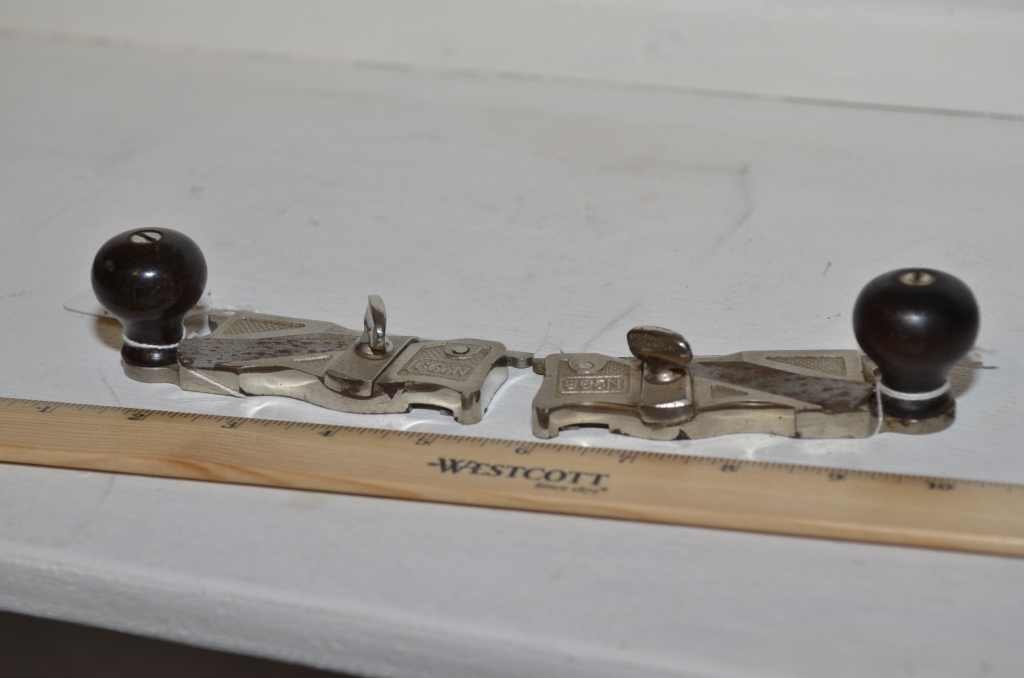 (2) NO. 98 & NO. 99 STANLEY SIDE RABBET PLANE. CAST IRO: (2) NO. 98 & NO. 99 STANLEY SIDE RABBET PLANE. CAST IRON W/ ROSEWOOD KNOB. 4" X 1/2"