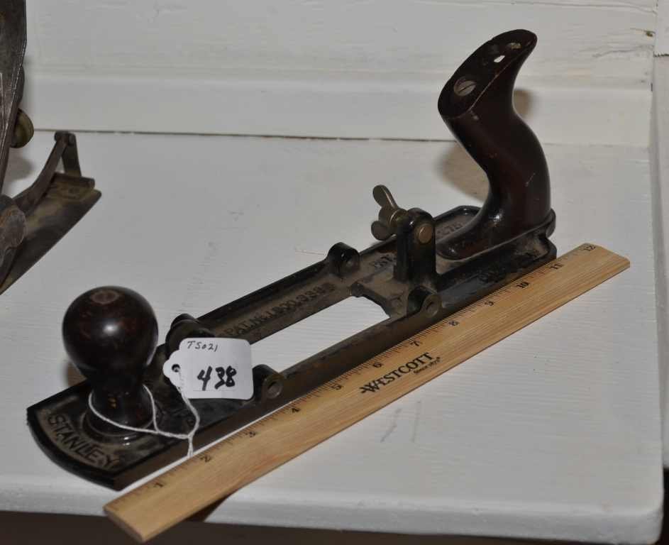 NO. 193 STANLEY FIBRE BOARD CUTTER PLANE. MISSING FENCE: NO. 193 STANLEY FIBRE BOARD CUTTER PLANE. MISSING FENCE. CAST IRON W/ ROSEWOOD HANDLE & KNOB. MANUFACTURED 1933 TO 1943. 12 1/2" LONG