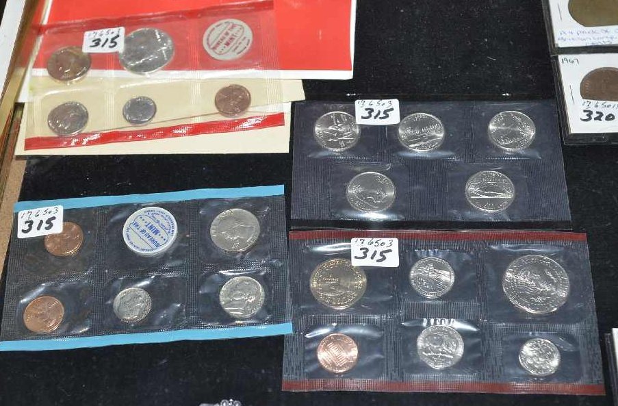 (2) 5 COIN 1969 U.S. MINT PROOF SET, 2005 6 COINS MINT: (2) 5 COIN 1969 U.S. MINT PROOF SET, 2005 6 COINS MINT SET U.S., 5 COIN 2005 UNCIRCULATED STATE QUARTERS