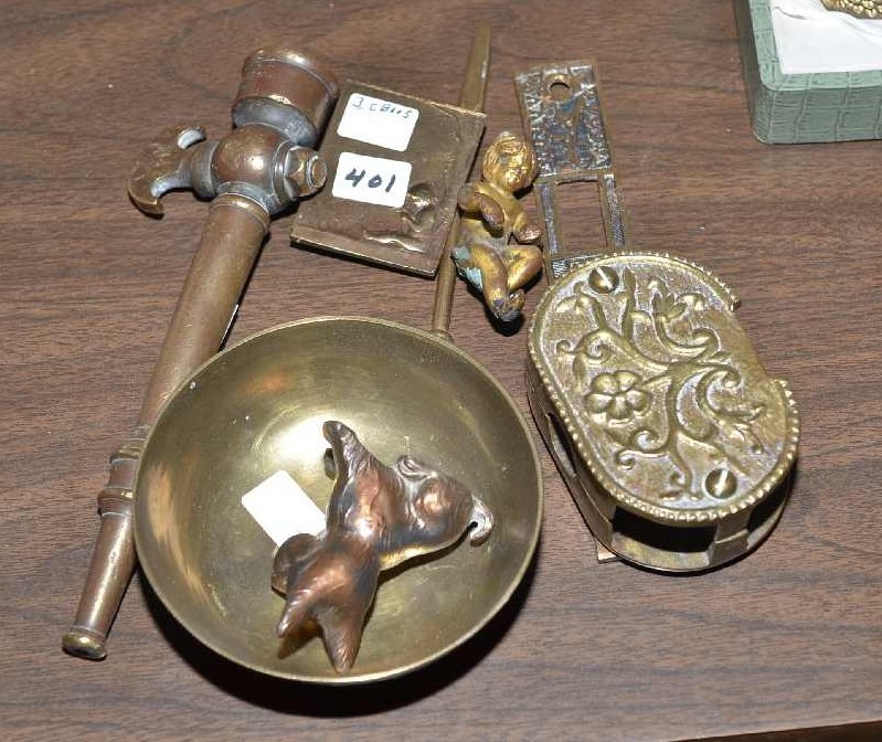 8 MISC. BRASS PIECES INCLUDING HOSE NOZZLE, BELT: 8 MISC. BRASS PIECES INCLUDING HOSE NOZZLE, BELT BUCKLE, FANCY STRIKER PLATE & MORE.