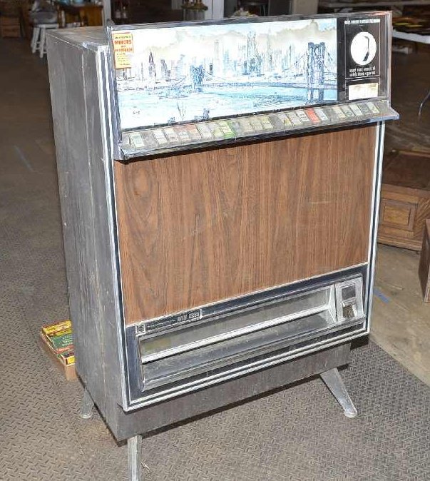 RIVIERA MOD. 25, BY ROWE MFG. CIGARETTE VENDING: RIVIERA MOD. 25, BY ROWE MFG. CIGARETTE VENDING MACHINE, ILLUMINATED, 26 BRAND SLOT, NO KEY, 52" HIGH.