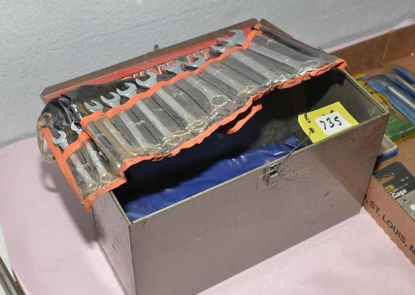 METAL BOX W/ CONTENTS INCLUDES 11 PIECE COMB. WRENCH: METAL BOX W/ CONTENTS INCLUDES 11 PIECE COMB. WRENCH SET 6MM TO 19MM, & OTHER ITEMS.