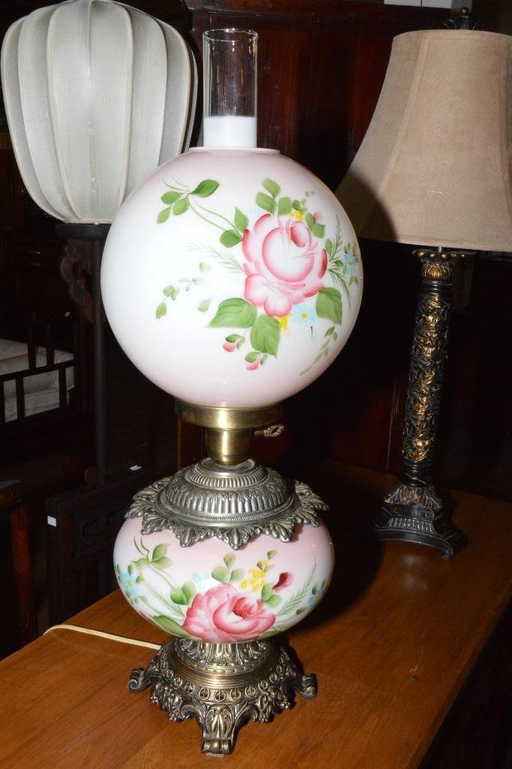 Classic sofas Victorian Style Hand Painted Double Globe Lamp