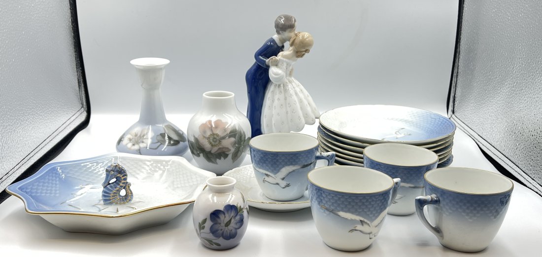 Mixed Lot of Porcelain (1 of 2)