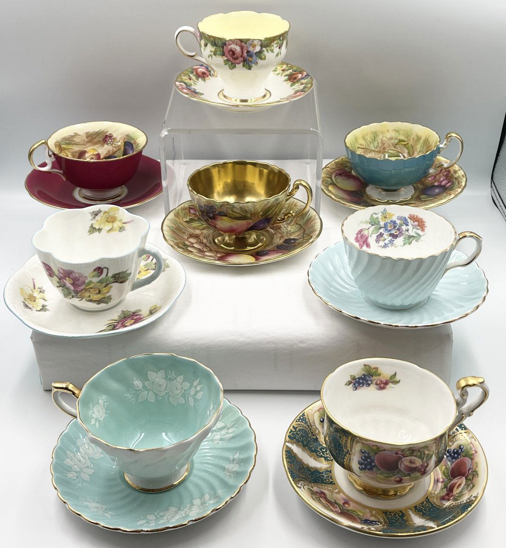 Lot of Teacups and Saucers (1 of 2)