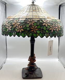 Signed Handel Leaded Glass Lamp: Beautiful floral pattern Handel leaded lamp, signed base and shade. Appears to have no cracked panels, please see photos. Shade diameter 18" diameter and