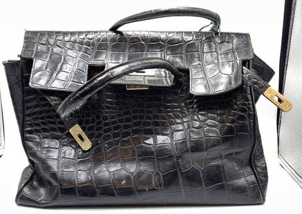 Vintage Gucci Alligator Bag: Overall good condition. Could use a cleaning. Purchased at Doyles August 2016. Measures approx 12" x 15"