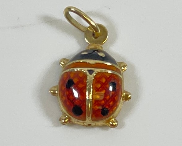 14k Yellow Gold & Enamel Charm / Pendant Ladybug: Overall excellent condition, no damage to the enamel. Total weight 1.6 grams.