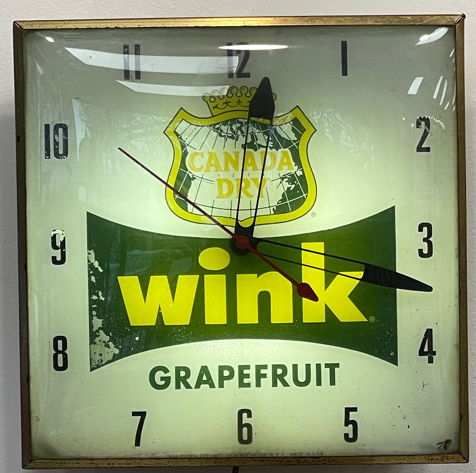 Canada Dry Wink Grapefruit Advertising Clock (1 of 4)