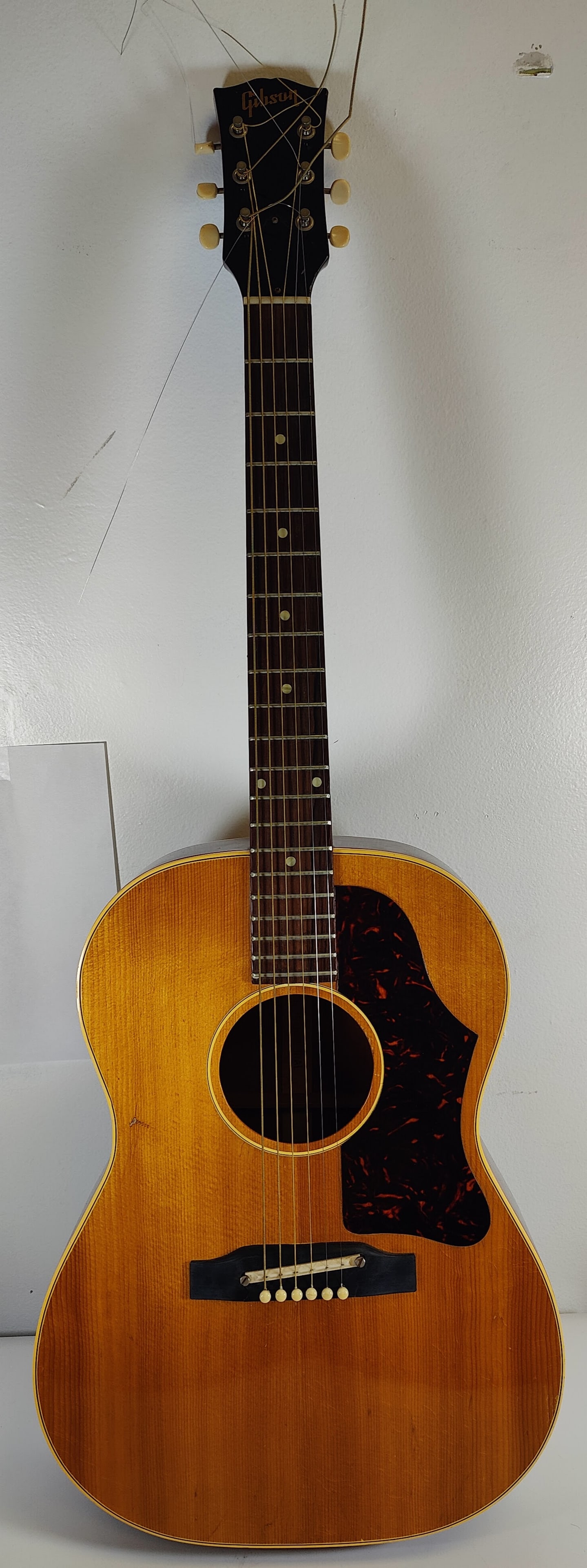 1960s Gibson B25 Natural 6 String Acoustic Guitar S. # 147370 (1 of 19)