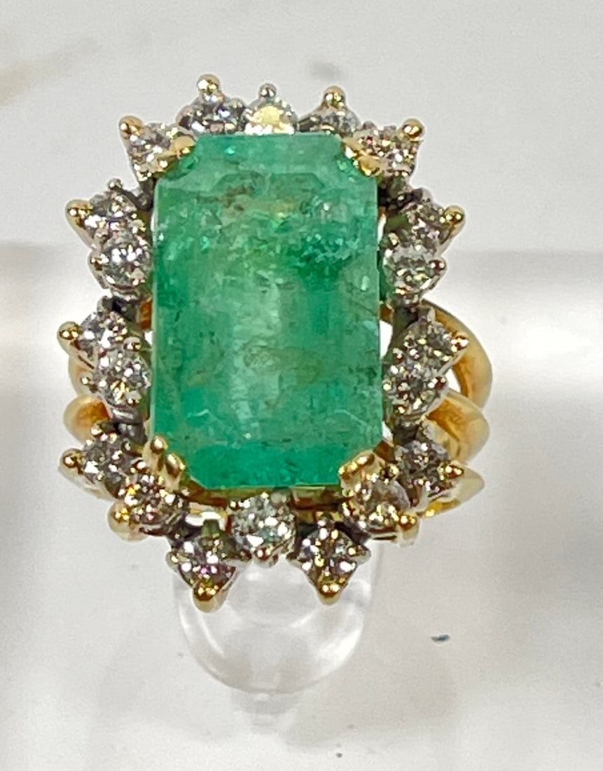 14k Yellow Gold Emerald & Diamond Cocktail Ring size 5.5 (1 of 4)