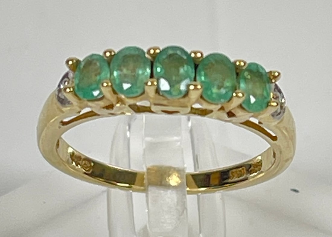 Vintage 10k Yellow Gold Emerald Ring size 7 (1 of 5)