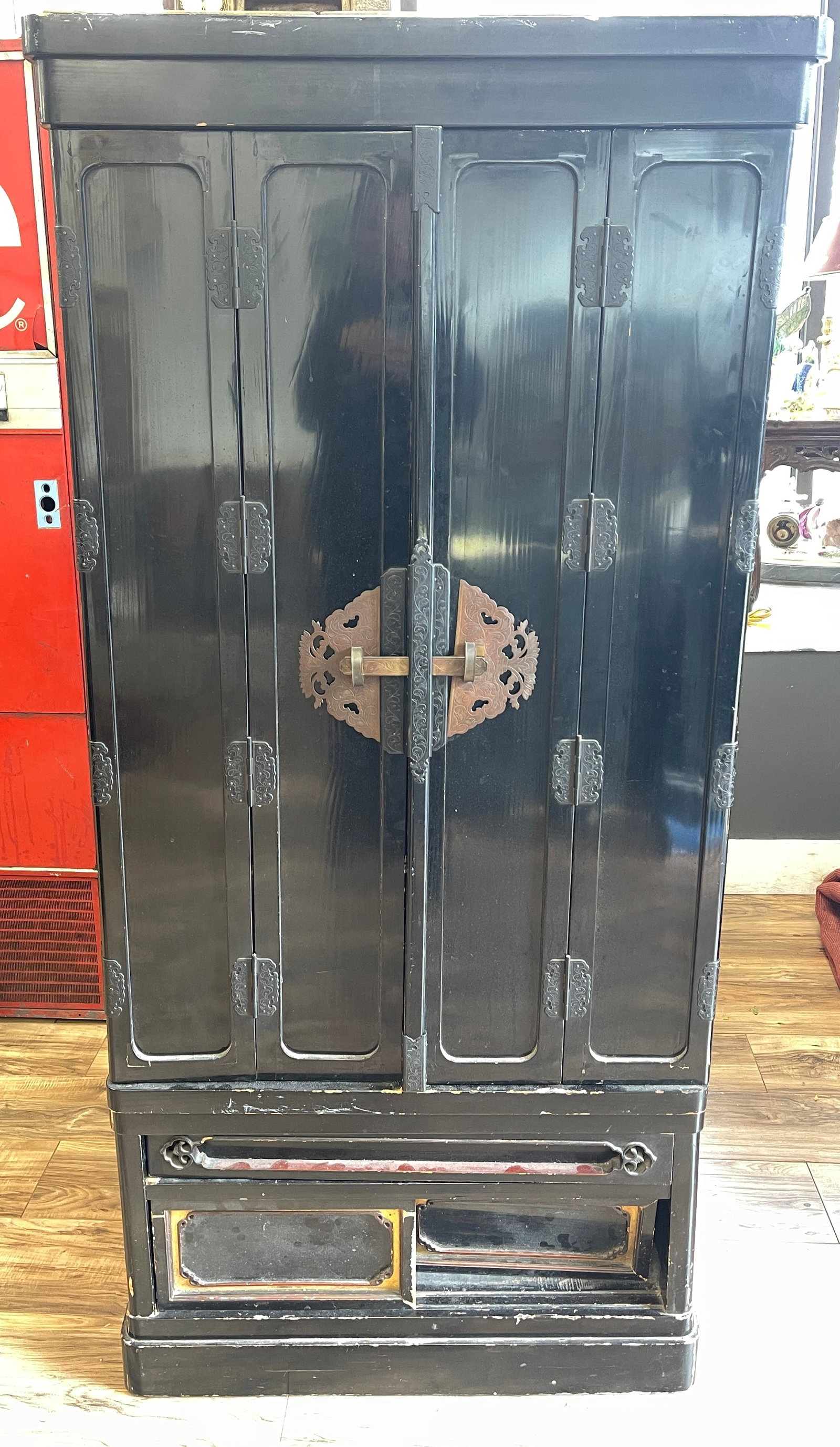 Meiji Period Japanese Butsudan Gilded Altar Shrine: Old Japanese butsudan altar shrine. Two tiny hand gilded floral carne doors inside the shrine for hidden storage space. Delicate carving and painting throughout the whole shrine. Please see photos for